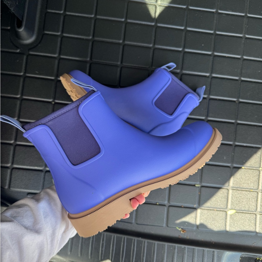 Merry People Purple Waterproof Chelsea Ankle Boots with Tan Sole - Picture 2 of 9